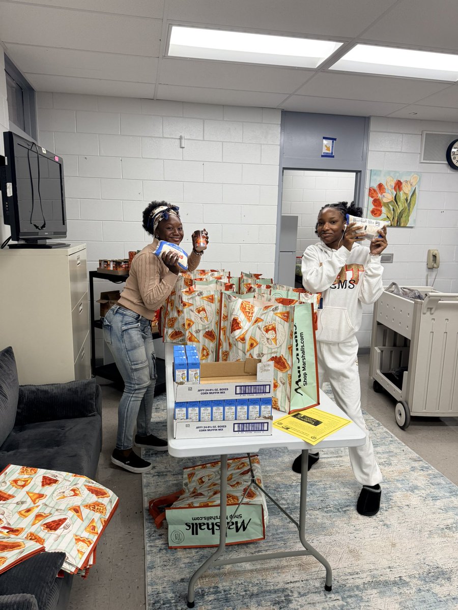 myTBThs's tweet image. TBT Gives Back! 🦃❤️ Thank you to everyone who contributed to our 2025 Thanksgiving Basket Giveaway. Your generosity brought nourishment and joy to families in need. Grateful for our alumni, community, faculty, &amp;amp; staff for making a real impact! #TampaBayTech #TitanPride #HCPS