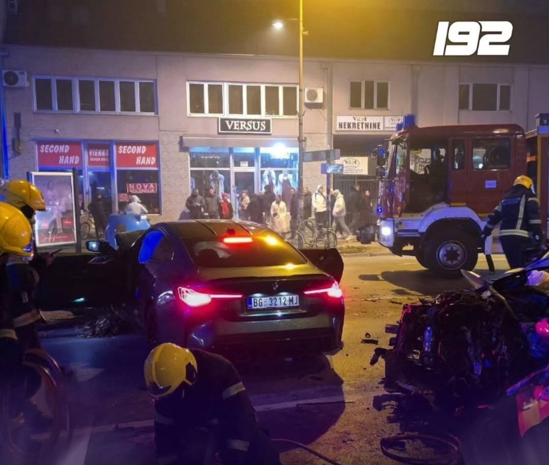 bgtxxx's tweet image. Porodici ubijenog kolege Bore Kuzmanovića iz Kaća (1972 god ) želim da izrazim saućešće a teško povređenim licima želim brz oporavak.

Takođe bih i kolegama iz SOS TAXI-a izrazio duboko saučešće zbog nastradalog kolege i saborca.

Ubica vozač BMW-a je kako javljaju/pišu na…