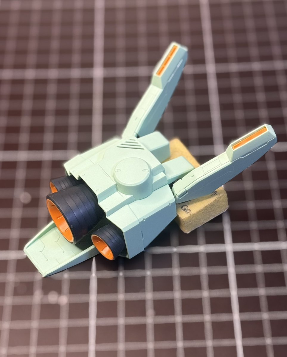 YouTube_hobb's tweet image. 今日はバックパックの両側パーツのヤスリがけしました。角張ってるパーツなのでエッジが綺麗に出ますね！
次はバーニア！