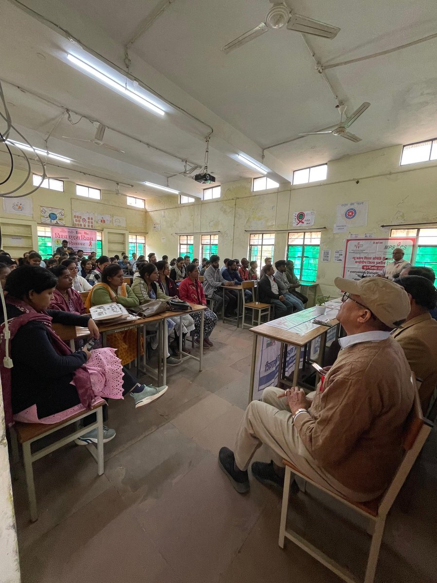 RBGC_NSS's tweet photo. @RBGC_NSS (रायसेन) की राष्ट्रीय सेवा योजना इकाई द्वारा विश्व एड्स दिवस  के उपलक्ष्य में दिनांक 2 दिसंबर 2025 को महाविद्यालय में एड्स जागरूकता कार्यक्रम आयोजित किया गया जिसके अंतर्गत संगोष्ठी एवं स्वयंसेवकों द्वारा एड्स जागरूकता रैली निकाली गई। 
#WorldAIDSDay #AIDS 
#mpnss #bunss https://t.co/dmSkDI6evu