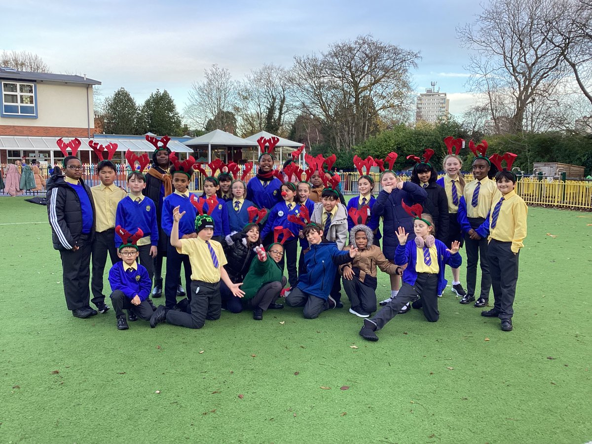 StMaryB17's tweet photo. #Rudolphrun #Y5 5F participating in this yearβs run for a good cause. https://t.co/OpESXfx1At