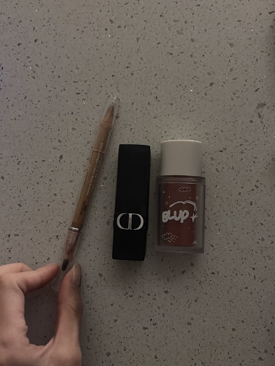 이나은 최애 입술 조합 ㅋㅋㅋㅋㅋㅋㅋ
진짜 너무 귀여움 ㅋㅋㅋㅋㅋㅋㅋㅋㅋㅋㅋㅋㅋㅋㅋㅋ 계속 팬들이 물어보니까 하나하나 꺼내서 알려줘 ㅠㅠㅠ