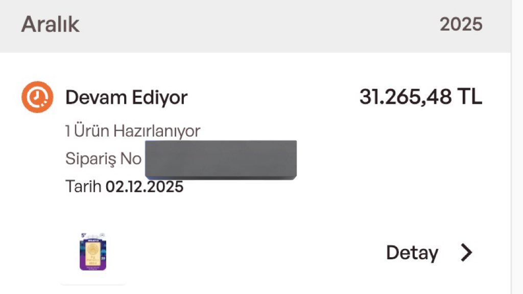 yatirimci_coder's tweet image. 🔴 KIRMIZIYI GÖREN KAÇIYOR, BİZ &quot;MAĞAZA İNDİRİME GİRDİ&quot; DİYE SEVİNİYORUZ! 🛒📉

Birileri ekran başında tırnak yerken, benim Altın Yastık uygulamasından o beklediğim &quot;Ding!&quot; sesi geldi. 🔔

O sesi duyunca reflekse dönüşmüş artık; fiyata bakmak yok, etiketi okumak yok. Direkt &quot;Al&quot;…