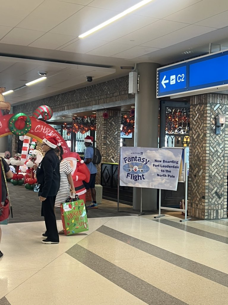 br00kew's tweet photo. Best thing I’ve seen at the FLL airport ever. @united https://t.co/B7ioqrfKSF