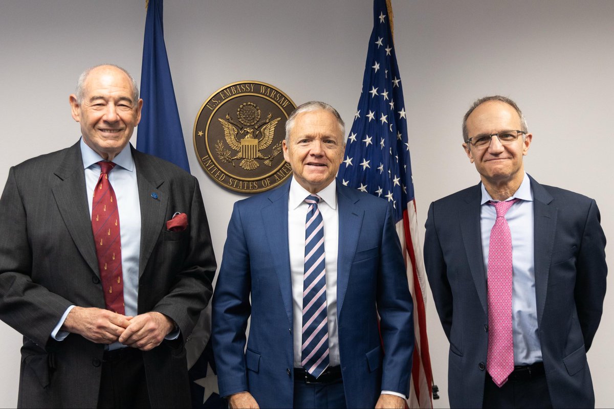 USAmbPoland's tweet photo. Znakomite spotkanie dziś w Warszawie z kierownictwem @WECNuclearPL i @Bechtel - dwóch wiodących amerykańskich firm i globalnych liderów zatrudniających dziesiątki tysięcy osób w USA. Istotna rola pierwszych trzech dużych reaktorów w Polsce pokazuje, jak silna jest współpraca energetyczna między Stanami Zjednoczonymi a Polską za prezydentury Donalda Trumpa @POTUS. I tak, Westinghouse i Bechtel mają kompetencje i zaplecze, aby zrealizować także kolejne trzy reaktory.