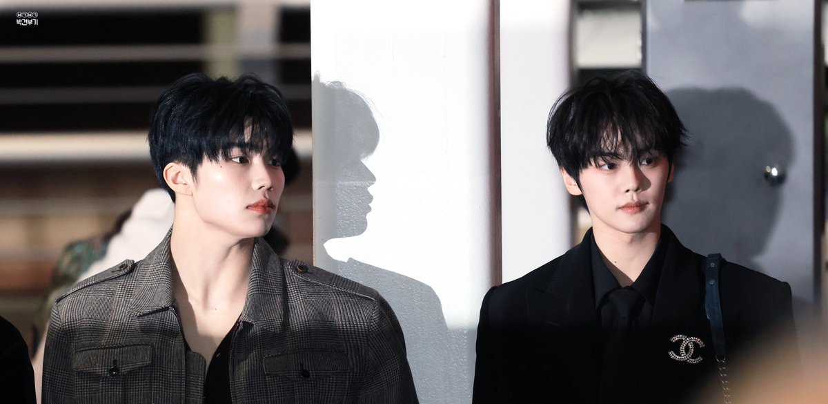 251126 MAMA 출국 박건욱 김규빈

👨‍💼개털즈 모델포스👨‍💼
#박건욱 #김규빈 #ZEROBASEONE #ZB1  #제베원 #제로베이스원 #2025MAMA #MAMAAWARDS