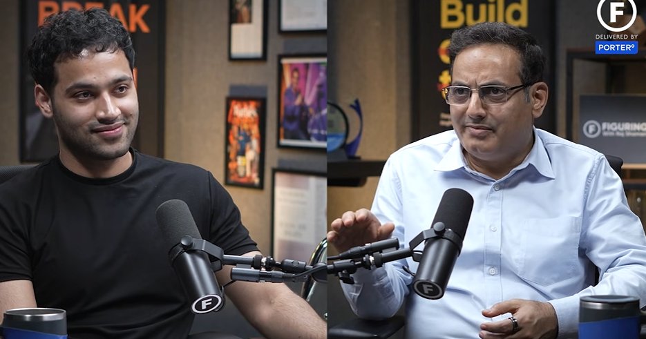 राज समानी - इंडिया को लेकर आपका सबसे बड़ा डर क्या है❓
विकास दिव्यकीर्ति - मेरा डर ये है कि चाइना जिस तेजी से बढ़ रहा है हम उसके आसपास भी नहीं हैं। 
दूसरा डर ये है कि होना ये चाहिए था कि पढ़ाई-लिखाई पर जोर बढ़े साइंटिफइक टेंपरामेंट बढ़े लेकिन हो ये रहा है कि हम उसके विपरीत जा रहे