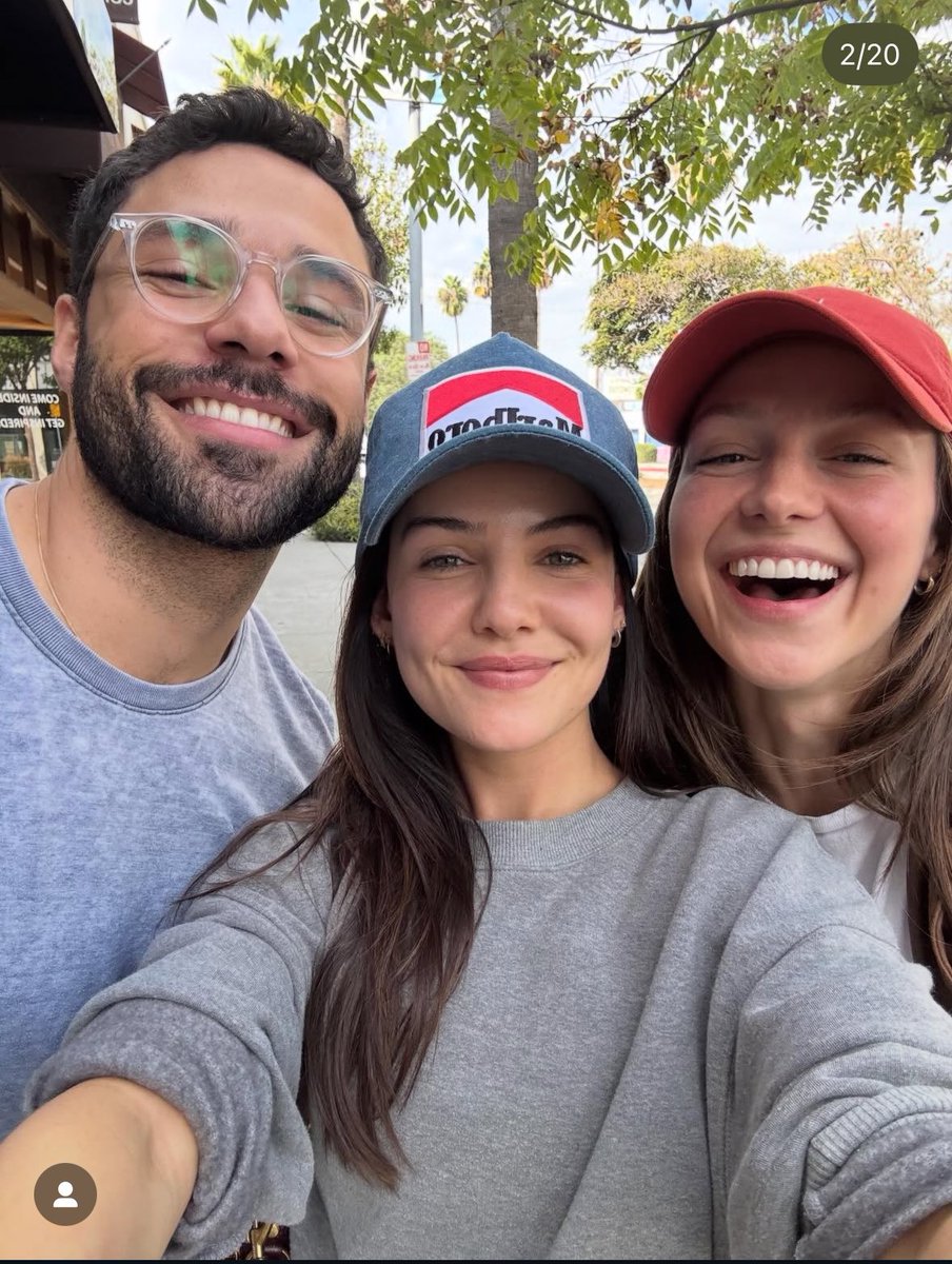 benoistswood's tweet photo. oh my god melissa sighting! https://t.co/anaKbF6snU