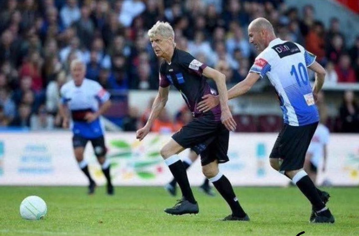 🚨🗣️ Arsene Wenger on dribbling past Zidane in a charity game at 71-years-old: 

"First I went left, he did too. Then I went right and he did too. Then I went left again and he went to buy a hot dog.” 😂

[<a href="/PurelyFootball/">PurelyFootball ℗</a>]