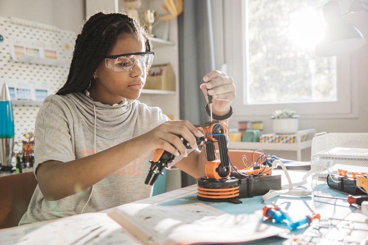 MichiganVirtual's tweet image. Whether students are college-bound, career-curious, or science-loving, our catalog has hands-on, inquiry-based experiences for all. Spring science courses are open for enrollment! hubs.la/Q03T5SVs0