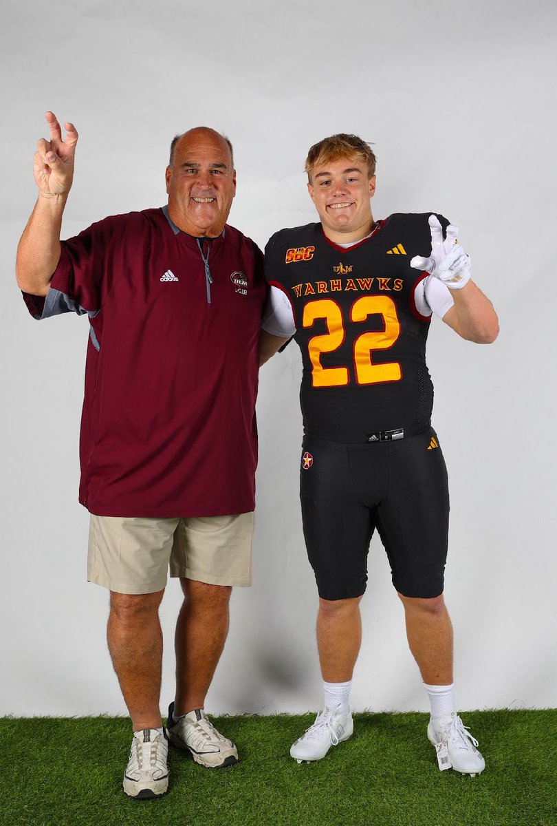 Cponti_07's tweet photo. I will be signing tomorrow @9am, Wednesday December 3rd at Edge wood at West Monroe High School !!! @Youngbullz22 @Gene_Ponti @WestMonroeFball @ULM_FB https://t.co/ecDEPZ0Mir