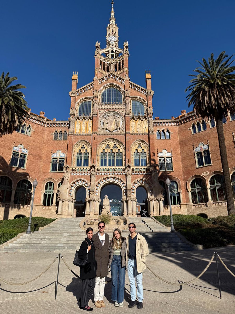 neuroHUVR's tweet photo. 🧠✨ Nuestros residentes de 3.º y 4.º año han asistido al Curso de Demencias Neurodegenerativas de la Sociedad Española de Neurología.
En una época especialmente prometedora para las demencias, seguimos formándonos para ofrecer la mejor atención 📚 https://t.co/uDrjgQSd8w