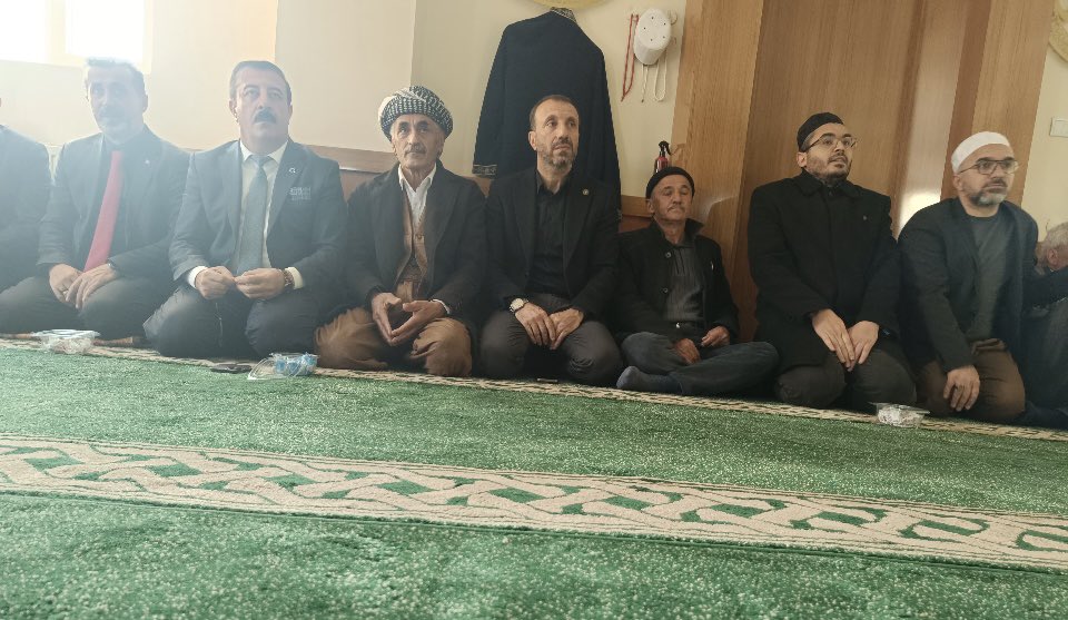 Taziye ziyareti

Bugün il ve ilçe teşkilatımızla birlikte,acılarını yürekten paylaştığımız kıymetli Ailelerimize taziye ziyaretinde bulunarak yalnız olmadıklarını hissettirmeye çalıştık.
Kaybın büyüğü söze sığmaz,fakat dayanışmanın, dostluğun ve dua ile sarılmanın iyileştirici