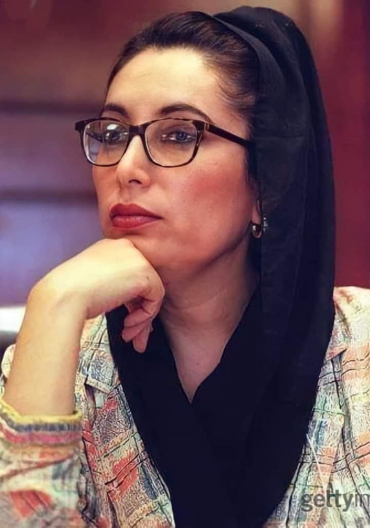 MYousifBrohi's tweet image. ساتھ میں بی بی کو لائو 
ورنہ اے  دسمبر نہ آئو
 @BBhuttoZardari @AseefaBZ @BakhtawarBZ
#MissYou #BiBi #SMBB 
#27DecemberBlackday