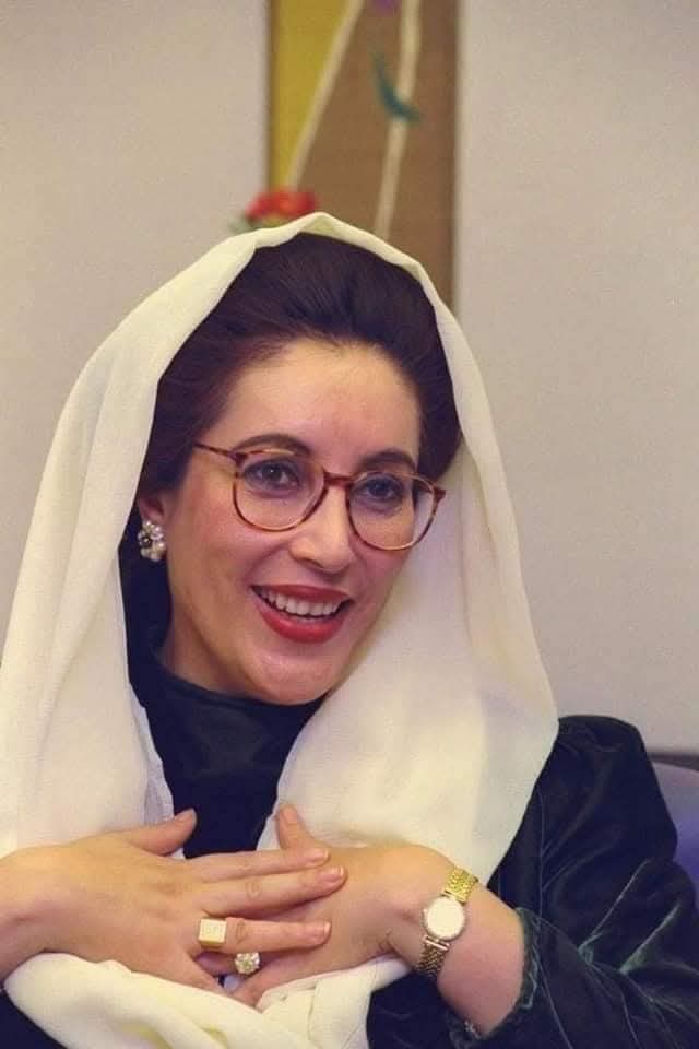 MYousifBrohi's tweet image. ساتھ میں بی بی کو لائو 
ورنہ اے  دسمبر نہ آئو
 @BBhuttoZardari @AseefaBZ @BakhtawarBZ
#MissYou #BiBi #SMBB 
#27DecemberBlackday