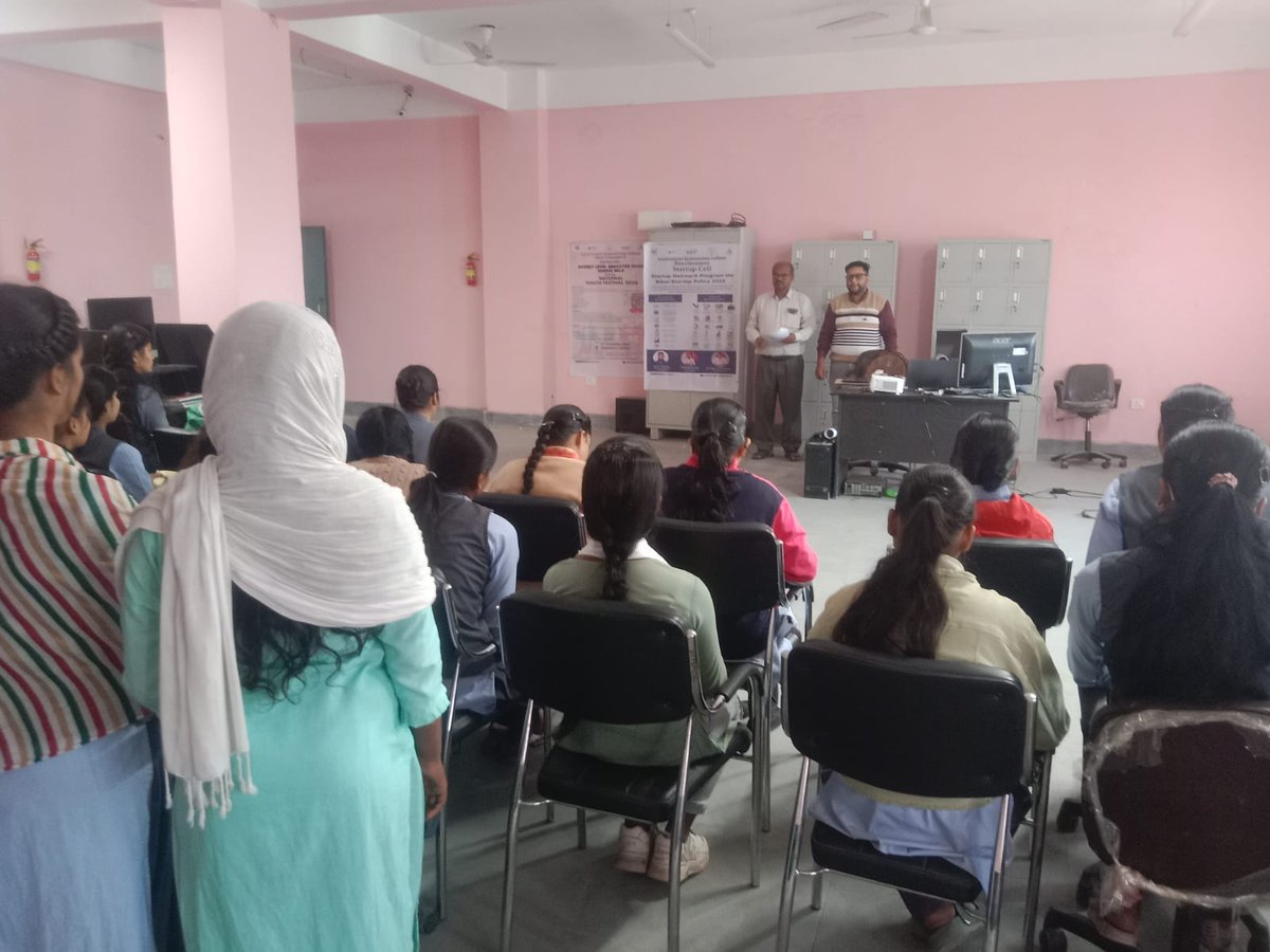 scellgecwc's tweet image. Igniting ideas. Inspiring innovation. Encouraging entrepreneurship. 💡✨
A powerful Startup Orientation Program conducted at Govt. Women’s ITI, Bettiah, shaping future innovators &amp;amp; women entrepreneurs! 🌟
Let’s build, create &amp;amp; lead together! 🚀

#StartupJourney #WomenEntrepreneur