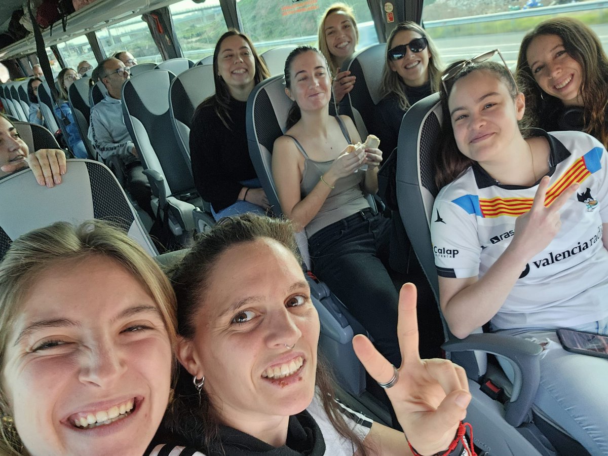 🚍 ¡Nuestro femenino se dirige al Metropolitano para apoyar a la selección en la final de la Woman Nations League ante Alemania!

👏 ¡Gracias a la <a href="/FFCV_info/">FFCV</a> por su inmensa labor con los equipos Valenta!
