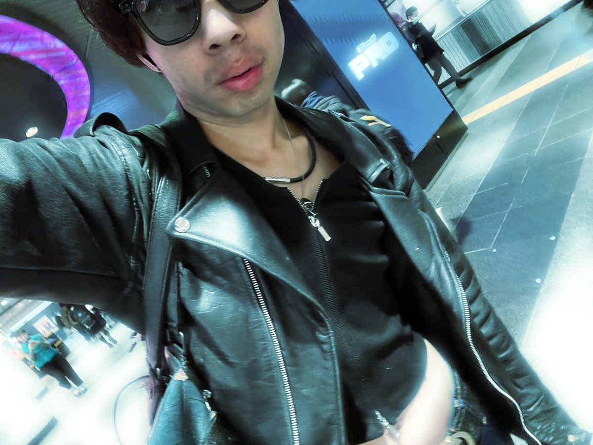 Kenji30224070's tweet photo. 2日目も!
レアな冬のベルトの自慢見せ笑
リル。
#ROCK #アイドル #美意識 #レディーGU #人生一度きり #Dsquared #HYPOCRITE
#GUCCI #腹チラ
#男腹チラ #ROCK好き #ハロオタ
#GU #渋谷
#ルナアムール https://t.co/VDS3doq12l