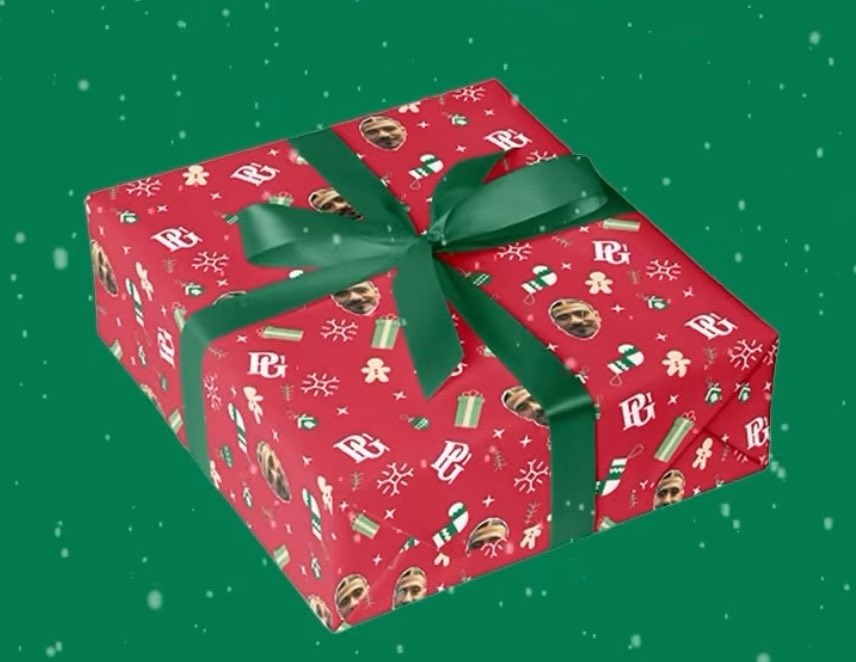 helesobsessed's tweet photo. LE PAPIER CADEAU PGM C'EST POUR ME TUER DE RIRE JE VEUX???????? https://t.co/x1k7VJFMFc