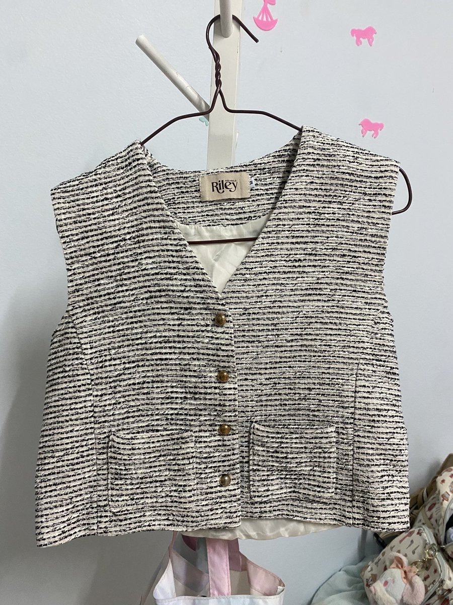 jueyt_pppp's tweet photo. ส่งต่อเสื้อผ้าค่า มีเยอะนะคะ #ส่งต่อเสื้อผ้ามือสอง  #ส่งต่อเสื้อผ้ามือสองสภาพดี #ส่งต่อเสื้อ  #ส่งต่อชุดออกงาน  #โล๊ะตู้เสื้อผ้า  #เสื้อผ้ามือสองราคาถูก https://t.co/9BEaSguRI8