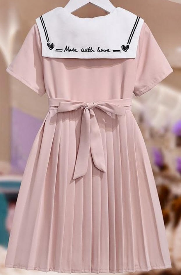 こんなドレスに白いタイツを合わせたい🤔🙄😢