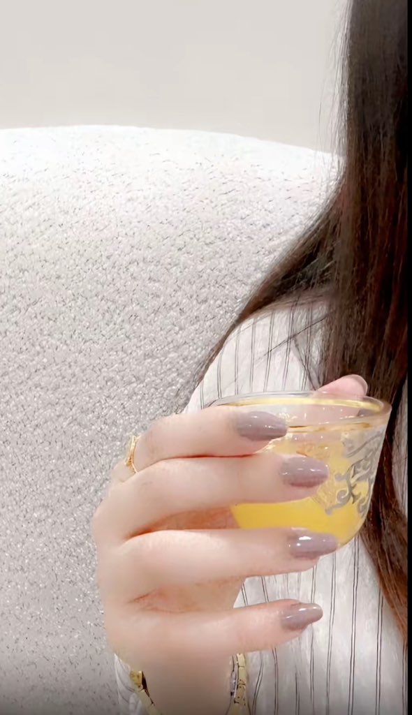 أنشهد إن العشق حلــو الملذات
يامــن أخــذ قلبـي وحبـه فتنـي

واللي خلق آدم بعالي السموات
إنك من أجمل ما حياتي عطتني

  #غرااامياات_شتويه 

  #مساء الغراام لمن يحبون مسائي..