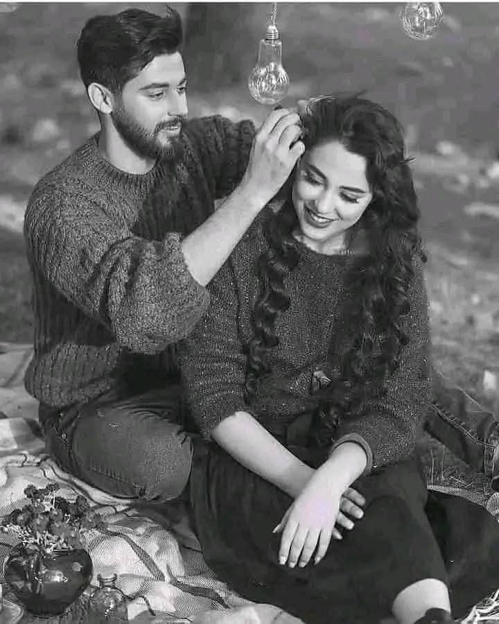 عندمـا تعجبنـا الروح..
    تعجبنا الملامح..
        حتى لو لم تڪن جمِيـلـة..
و ڪمـا قيـل ...
     لا ترى العين عيـبـا إذا أحب القلب قلبـا......