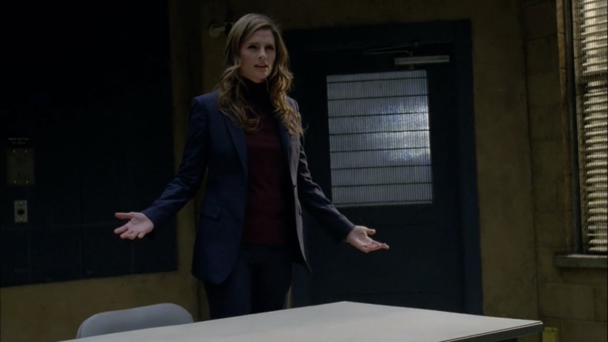 kate beckett channeling her inner penelope foster😭