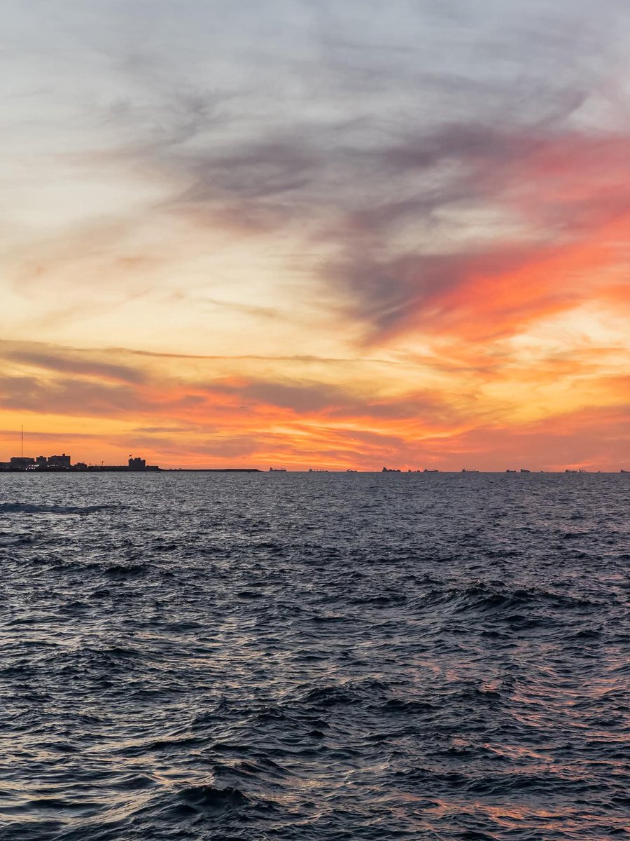 AmrGlil's tweet photo. ﴿ وَزَيَّنَّاهَا لِلنَّاظِرِينَ ﴾ .
Sunset moments in Alexandria.📍 https://t.co/VvNCxPxEi6
