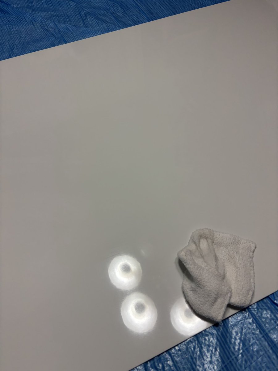 f0nn2's tweet photo. 『コスモ海洋』　金丸様
倉庫の壁に絵を飾る枠を設置して頂きました！
現在の作業は下地の処理をしております
初めての塗料なので、具合を見ながらですね🙄
宜しくお願い致します🙏✨

#門司港 #コスモ海洋 #壁画 #画家 #抽象画 #初めての #挑戦 https://t.co/deuUGSFQMZ