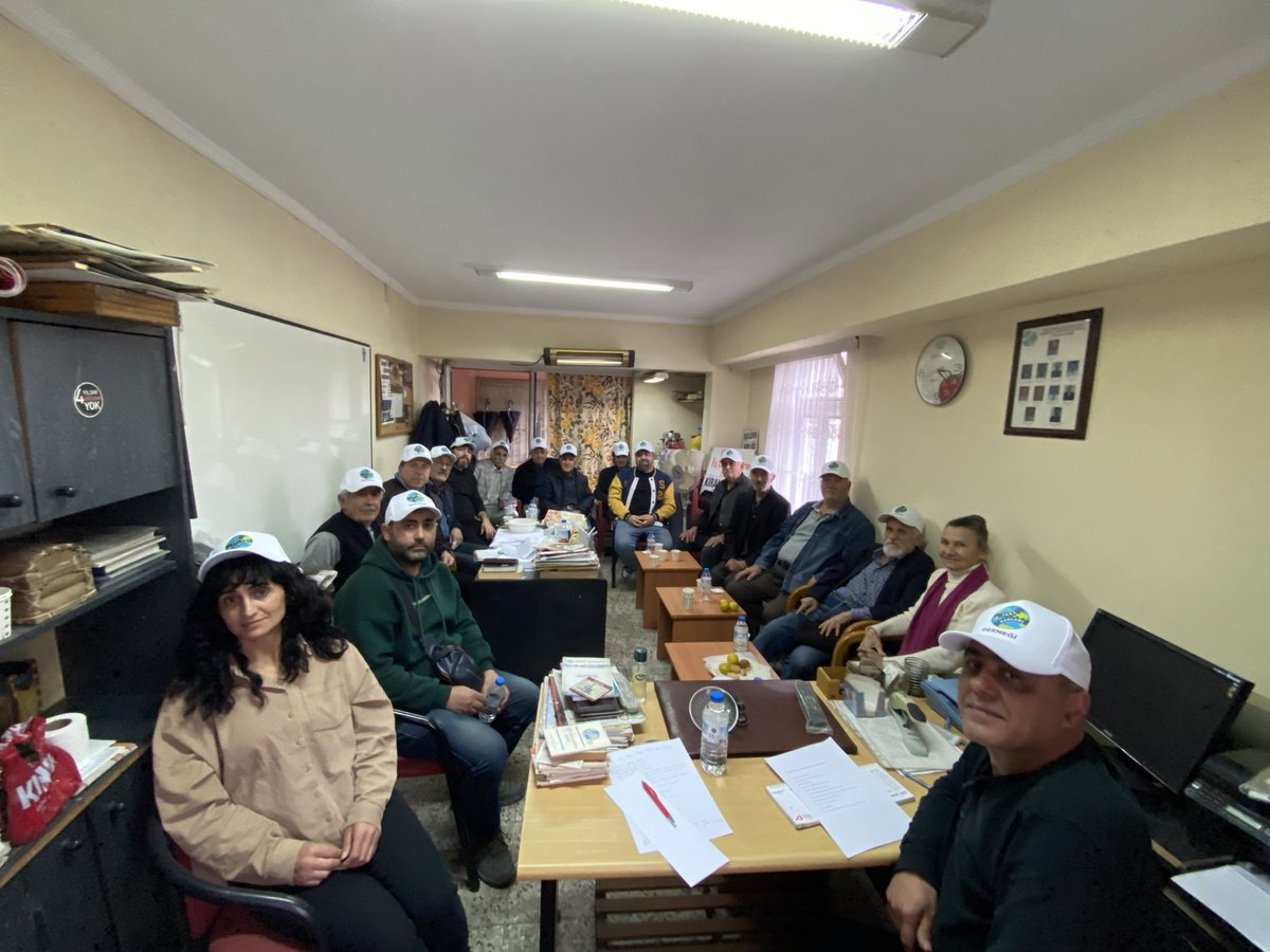 bursaiscihakder's tweet photo. Bursa işçi hakları derneğinin 2025 genel kurulunu üyelerimiz ve yeni katılan dernek üyelerimiz ile birlikte 19 Ekim Pazar günü gerçekleştirdik.
Yeni mücadele dönemine dair planlamalarımızı belirledik.  Tüm üyelerimizin ve dostlarımızın emeğine sağlık. https://t.co/lAxc7pZUmg