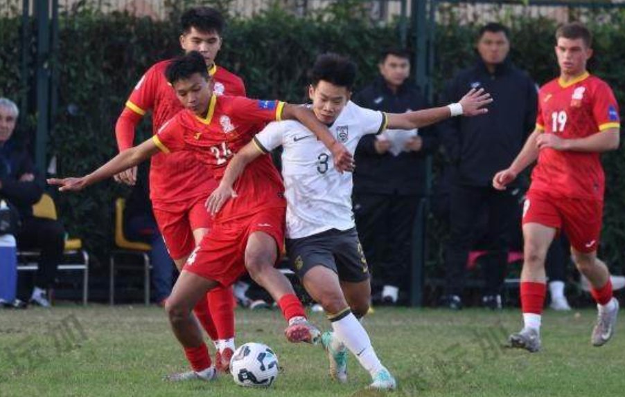 After China U-16 qualified the AFC U-17 Asian Cup final stage, China U-18 started the training camp in Shanghai on Tuesday. Compared with the previous two camps, the primary task and objective of this training camp is to conduct comprehensive physical and functional testing on