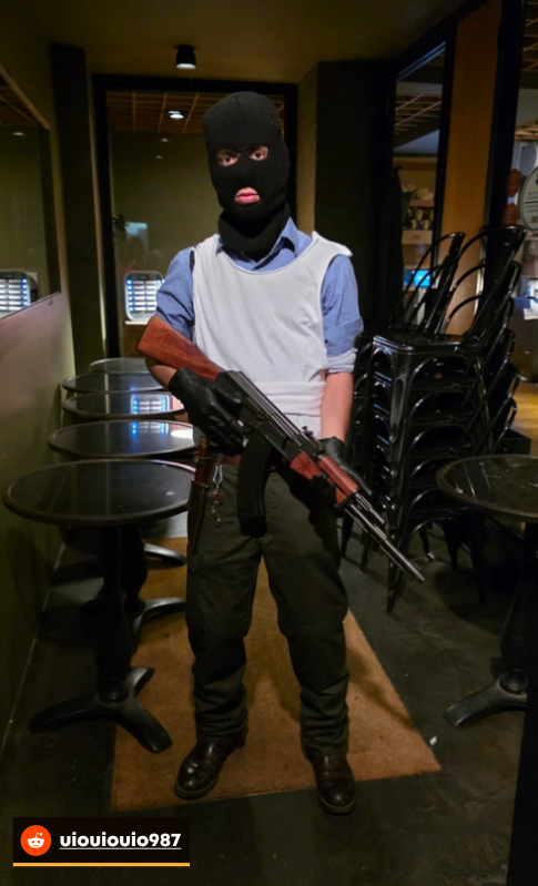 my homie over there thinks ur cute

my homie: