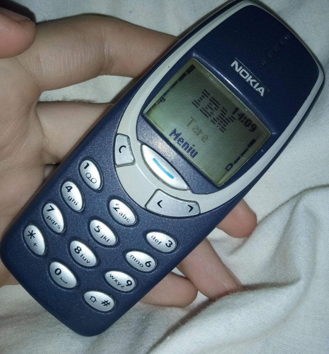 elonmusknews30's tweet image. Have you ever seen this phone?

A) Yes
B) No