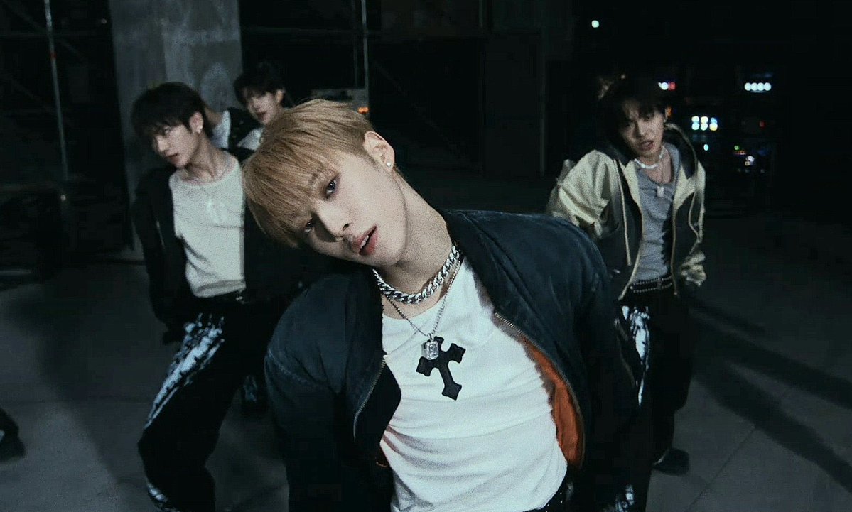 maisangwon's tweet image. HE‘S SO INSANE WTH

#ALD1GotTheFormula
ALD1 GOT THE FORMULA
#DriveToTheFormula
DRIVE THE FORMULA
#ALD1_FORMULA
@ALD1_official