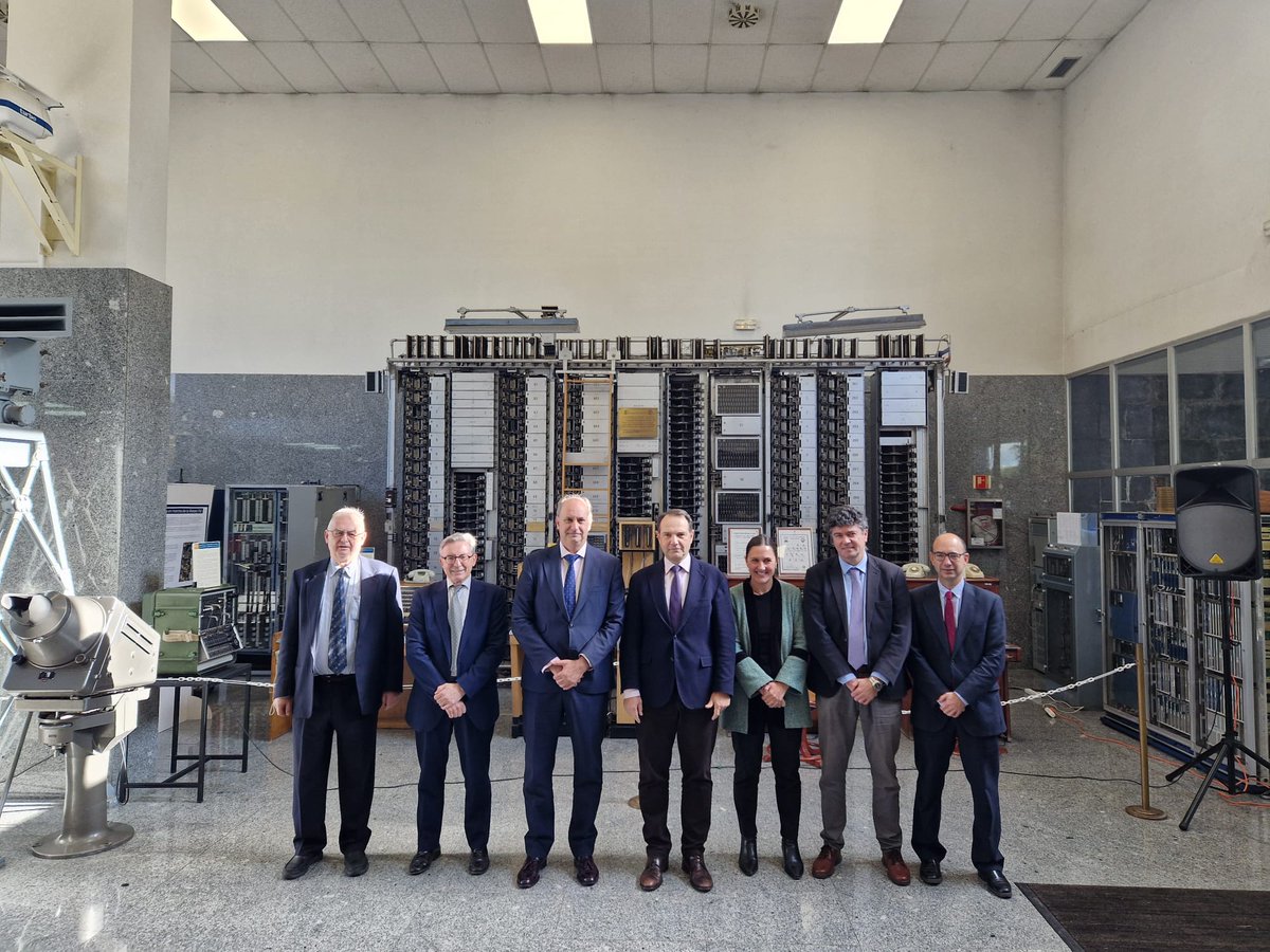 SEtelecoGob's tweet photo. 📡Matías González SG de #Teleco ha celebrado en la @La_UPM los 40 años de la primera conexión a internet en nuestro país. 🗣️"La Escuela de #Teleco #ETSIT no es sólo un lugar donde ocurrió un hito histórico; es un motor de innovación para el presente y el futuro". https://t.co/ZHuZMciXWN