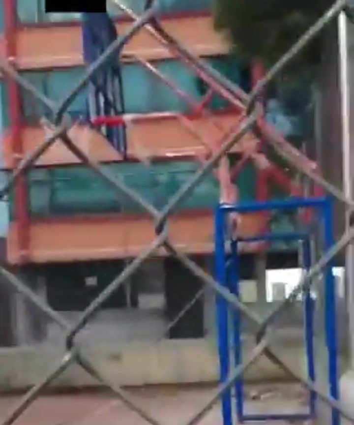 MemesDelMijinOr's tweet photo. En Quito su flamante alcalde Pabel Muñoz de gastó $5.200 en 2 arcos de Básquet 🏀 ... Parece que esos platos de hornado con SOBREPRECIOS del 200% no son los únicos que a tenido este ladrón em https://t.co/jZiPGgfseR