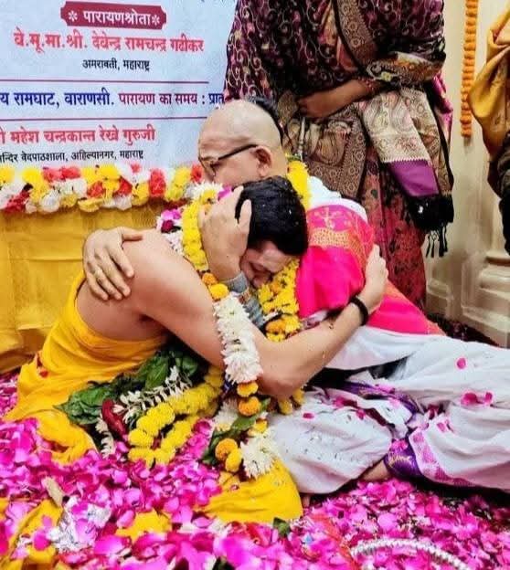 AmbedkariteLk's tweet image. This 19-year-old kid has memorized all 2000 shlokas of the Shukla Yajurveda truly a historic achievement!

Now we’re just one step away from discovering the fuel less, wing less Pushpaka Vimana formula and the ancient head transplant technique that perfectly fitted a 300 kg…