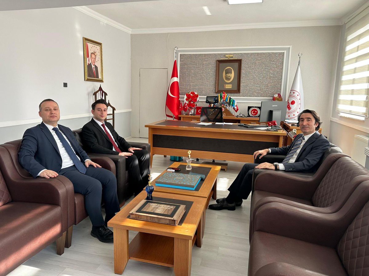 Kaymakamımız Yücel Erdem, Develi Kaymakamı Sn. Selim Çomaklı ve Sarız Kaymakamı Sn. Hüseyin Emre Çıral’ı makamında ziyaret etti.

<a href="/DeveliKaymakam/">DeveliKaymakamlığı</a> 
<a href="/sarizkymkmlk/">T.C. Sarız Kaymakamlığı</a>