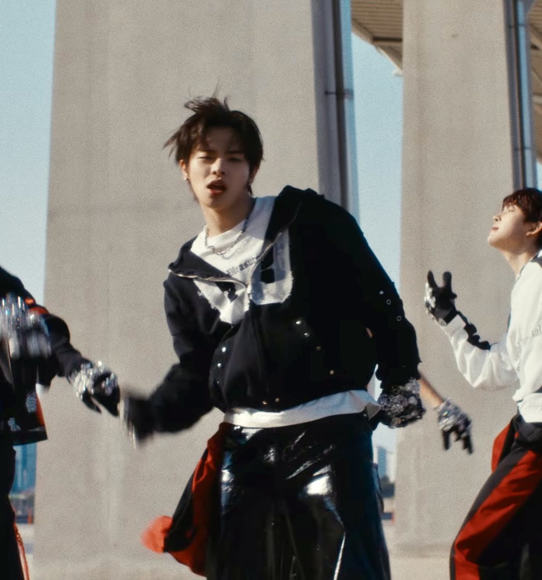 mikey_LEOZ's tweet image. 再生回数より高評価が上回ってるよ(笑)
まずは公開24時間内の再生頑張りましょう！(ミュス中は0.5倍で見られないのが辛いけどw)
#ALD1_FORMULA 
#ALPHADRIVEONE_FORMULA 
#ALPHADRIVEONE
#LEELEO
#이리오