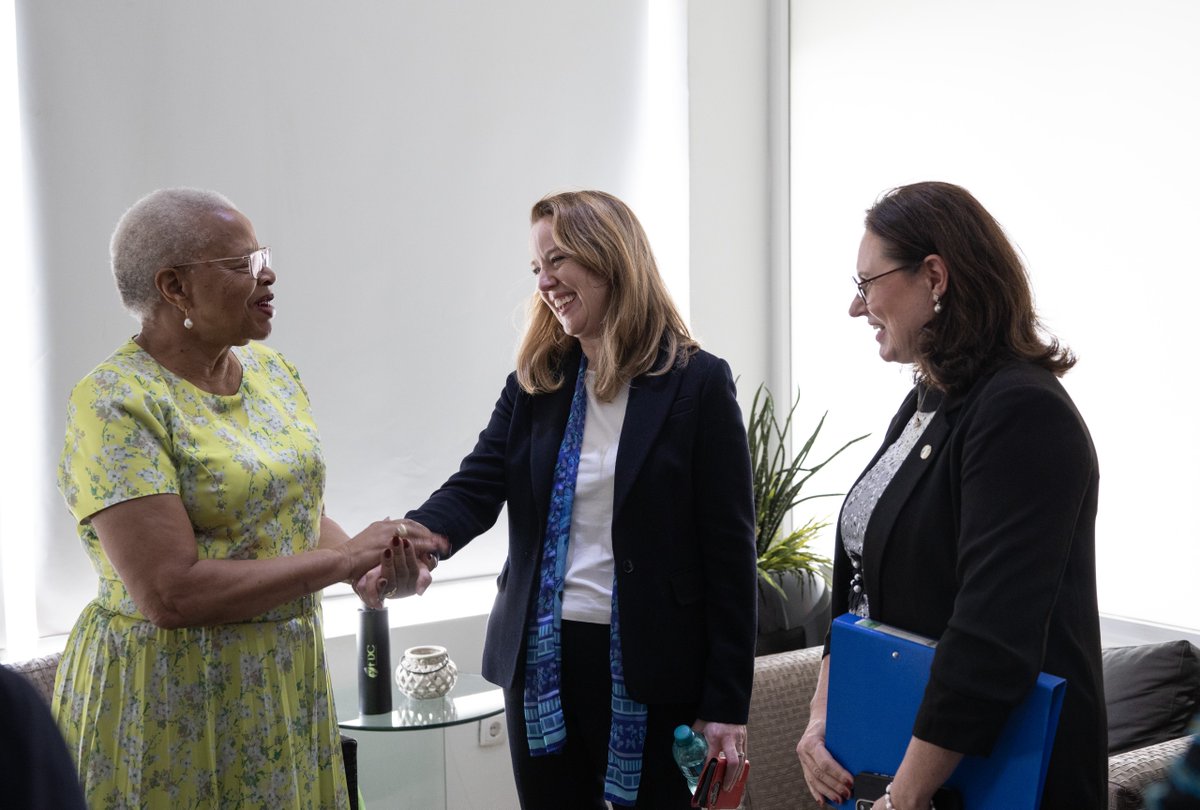 IOM_Mozambique's tweet photo. IOM Director General Amy Pope is in 🇲🇿 to listen, learn and advance durable solutions for displacement, cross-border economic mobility and youth opportunities.  
 
🫱🏼‍🫲🏾 Her meeting with President Daniel Chapo reaffirmed a shared commitment to long-term, community-driven progress. https://t.co/ewermiCeT1