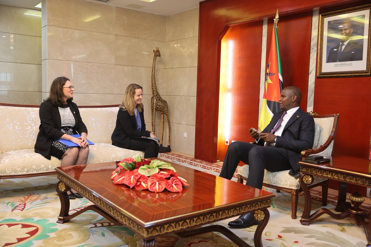 IOM_Mozambique's tweet photo. IOM Director General Amy Pope is in 🇲🇿 to listen, learn and advance durable solutions for displacement, cross-border economic mobility and youth opportunities.  
 
🫱🏼‍🫲🏾 Her meeting with President Daniel Chapo reaffirmed a shared commitment to long-term, community-driven progress. https://t.co/ewermiCeT1