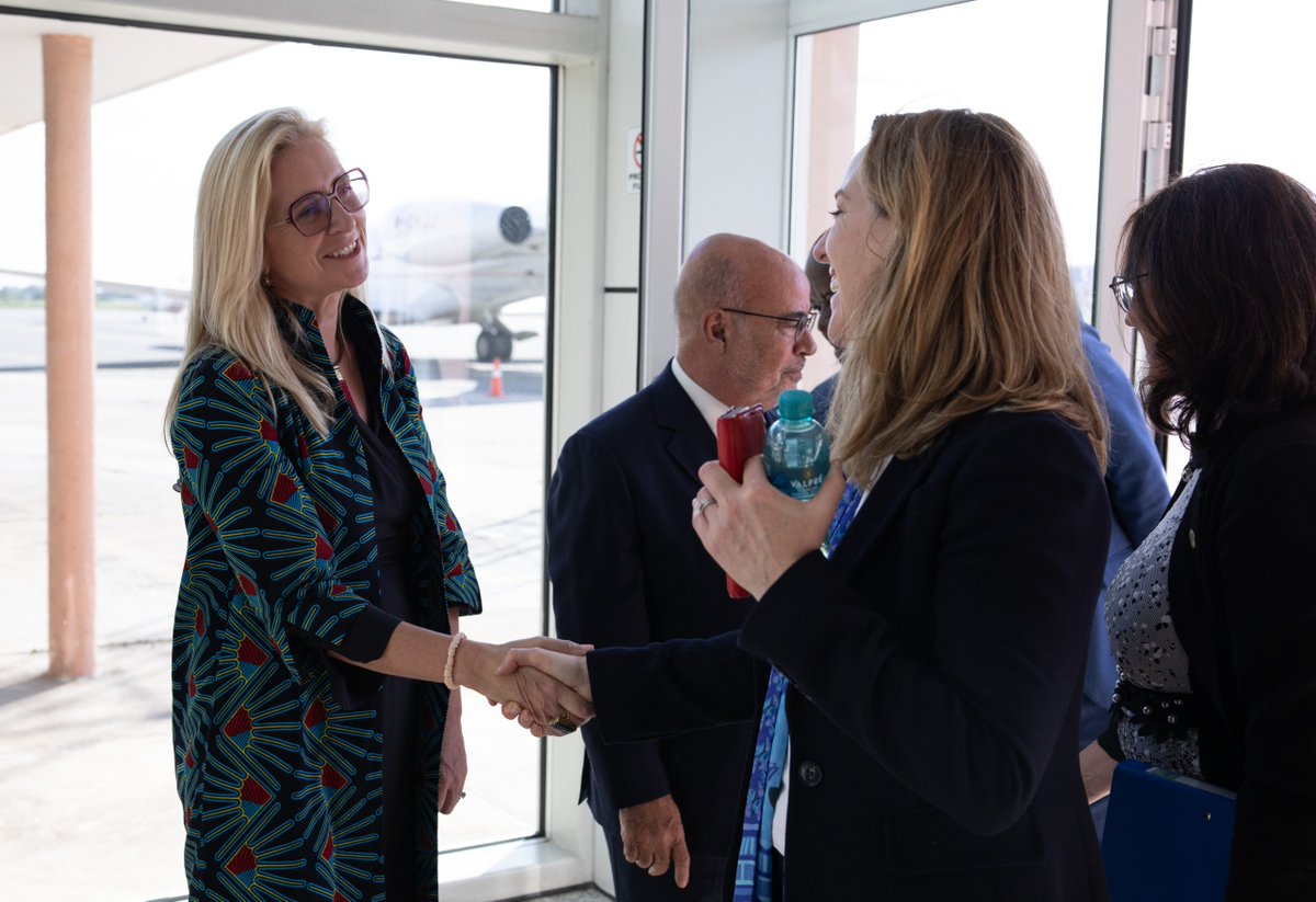 IOM_Mozambique's tweet photo. IOM Director General Amy Pope is in 🇲🇿 to listen, learn and advance durable solutions for displacement, cross-border economic mobility and youth opportunities.  
 
🫱🏼‍🫲🏾 Her meeting with President Daniel Chapo reaffirmed a shared commitment to long-term, community-driven progress. https://t.co/ewermiCeT1