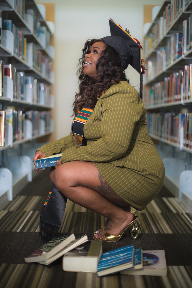 B1NKYBRAVO's tweet image. I paid my dues, you keep the difference. 🤝🏾📜👩🏾‍🎓
•
•
•
#blackgrad #firstgeneration #masterofarts #masterofenglish #masterofcreativewriting