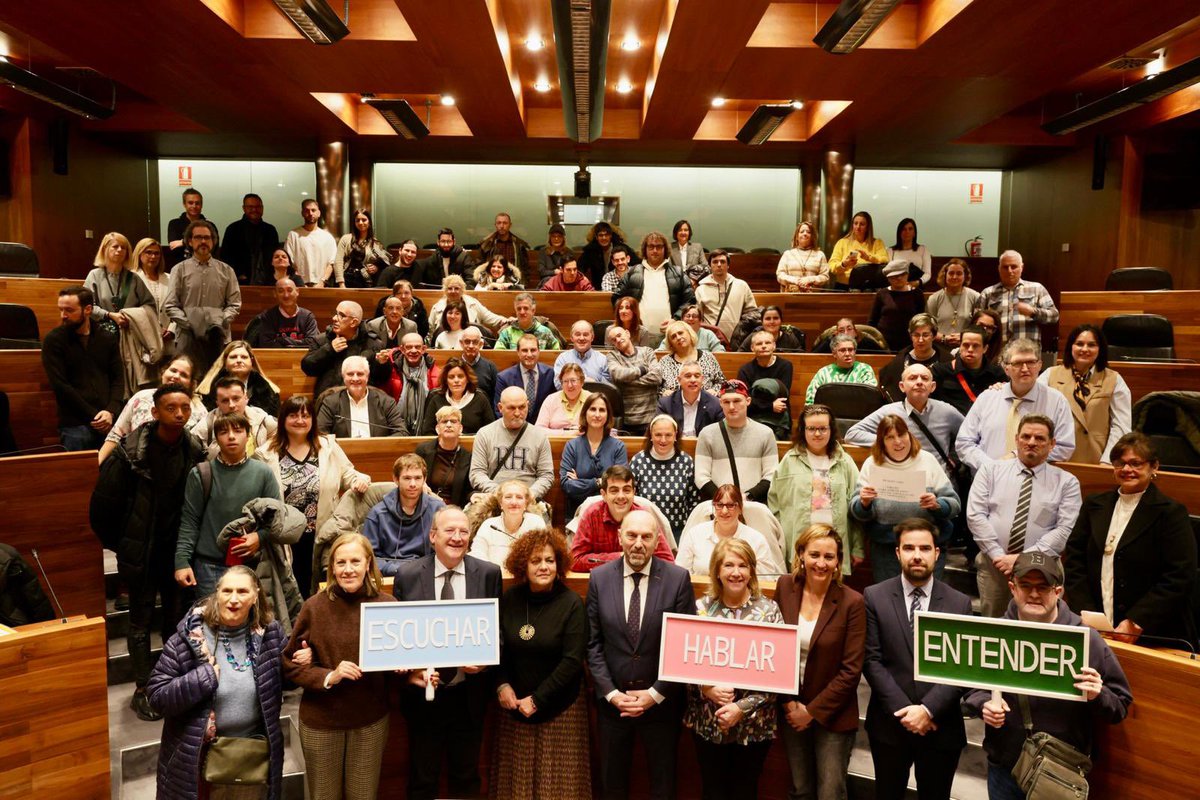 IUgrupoJGPA's tweet image. Mañana se celebra el Día Internacional de las Personas con Discapacidad en @JuntaAsturias celebramos un pleno inclusivo con usuarios de los centros de Fasad. El 15% de la población mundial vive con algún tipo de discapacidad: necesitamos una sociedad inclusiva y accesible,
