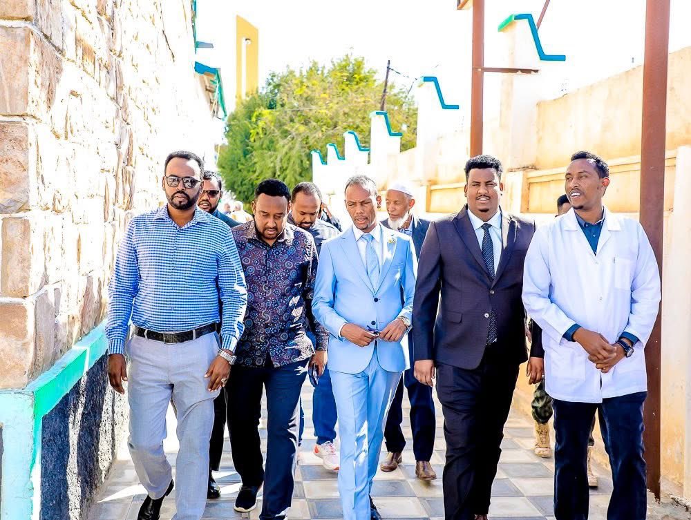hussien_hersi's tweet photo. Today, I had the privilege of inspecting the Eye Surgery Campaign at Hargeisa General Hospital. This initiative offers free eye surgeries to those in need, supporting our mission to strengthen healthcare services for the underprivileged. #HealthForAll #EyeCare #SomalilandRep https://t.co/cqfqw52Le4