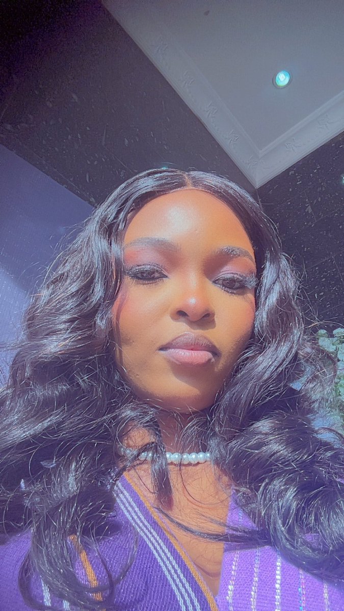 I landed my first Data Analyst role 4 months after I started learning. 

I didn't apply for the role. They found me.
And it wasn't because I was a genius. It was because of one specific habit I started in the first month.

Here is the mistake most beginners make: