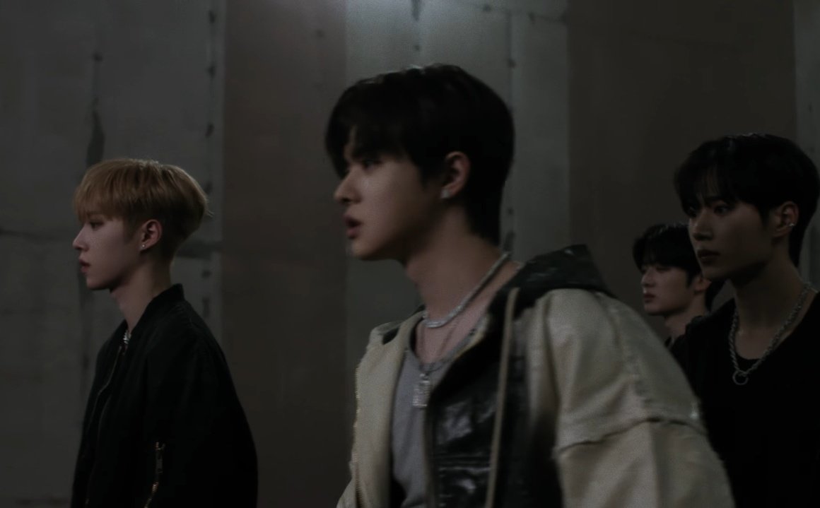 mochicloudss_'s tweet image. SCREAMING FROM HERE TO OUTER SPACE SHIBALL THIS LEO SIDE PROFILE. IM ON MY KNEES 🛐
#LEO #FORMULA #ALD1_FORMULA