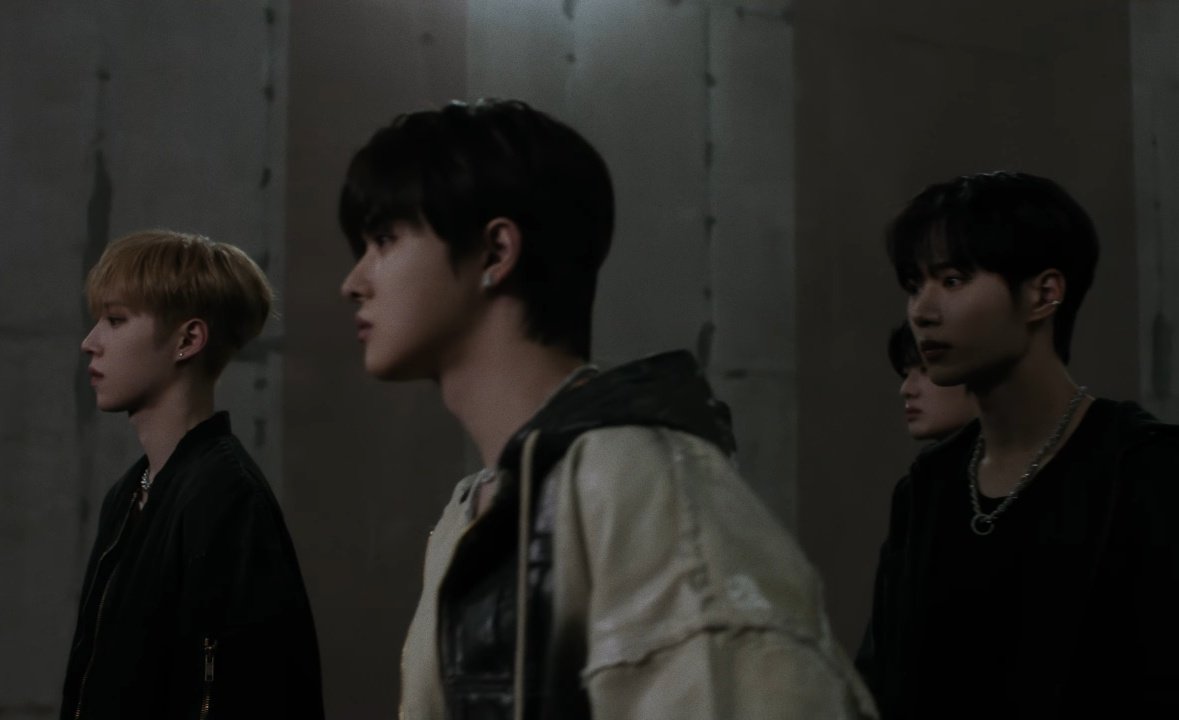 mochicloudss_'s tweet image. SCREAMING FROM HERE TO OUTER SPACE SHIBALL THIS LEO SIDE PROFILE. IM ON MY KNEES 🛐
#LEO #FORMULA #ALD1_FORMULA