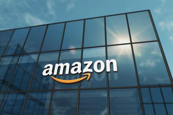 🚨 INVESTING : Amazon lancia un nuovo chip AI per competere con NVIDIA e Google, promettendo maggiore efficienza economica.